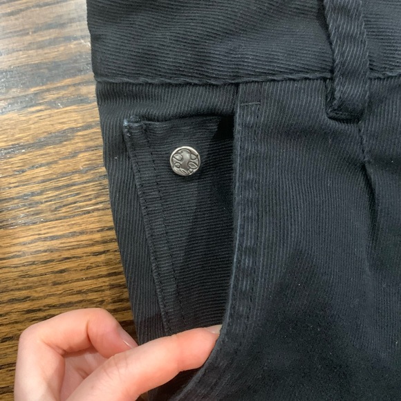 Like new Oakley Women’s Black Shorts Size 0 - Picture 3 of 7